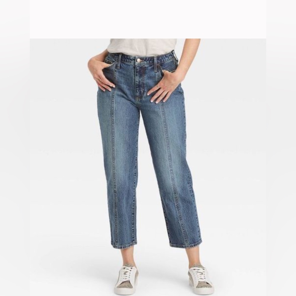 Universal Thread Curvy Vintage Straight Jeans.  Size 4.  New.